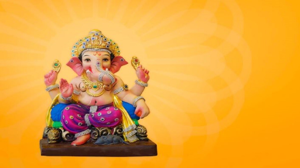 Vastu Tips Keep the idol of Lord Ganesha in this direction of the house