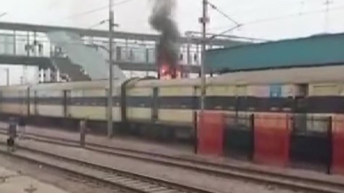Ghaziabad Railway Station Fire Uttar Pradesh fire in a train standing