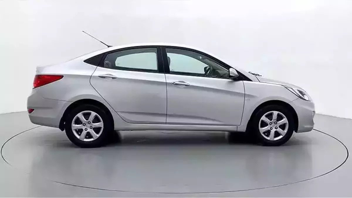 Car Bike Second Hand Hyundai Verna under 2 Lakh शोरूम जाकर 10 लाख