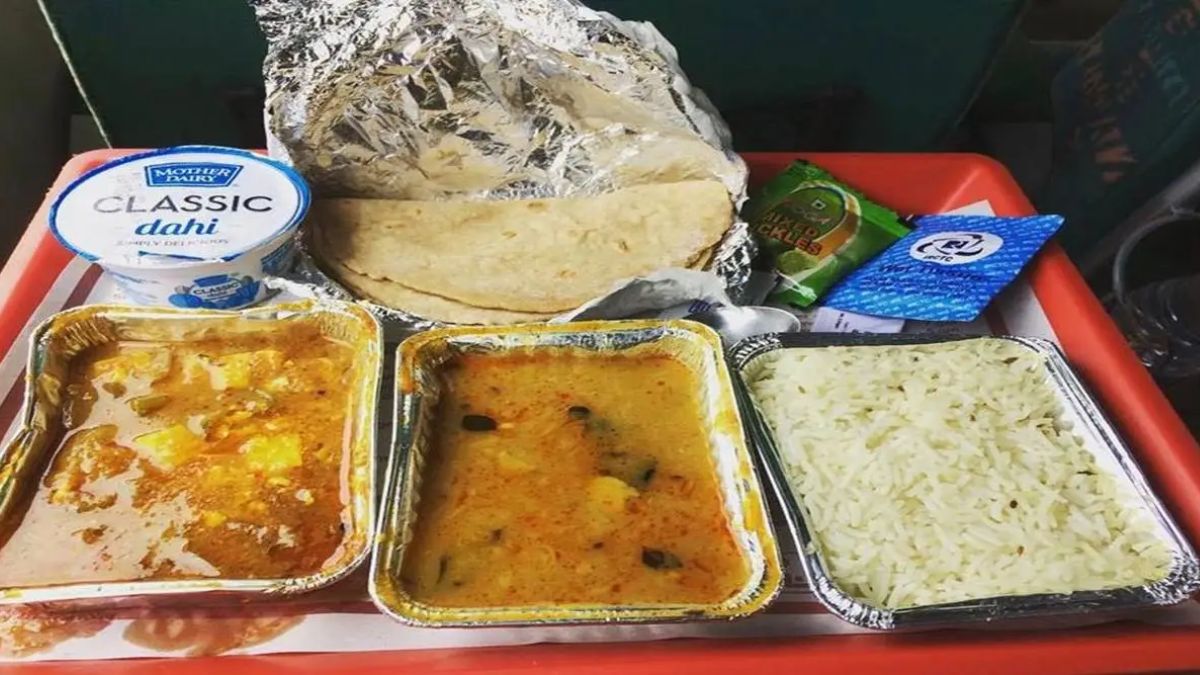 Indian Railways Food Price IRCTC ने बढ़ा दिए खानेपीने की चीजों के दाम