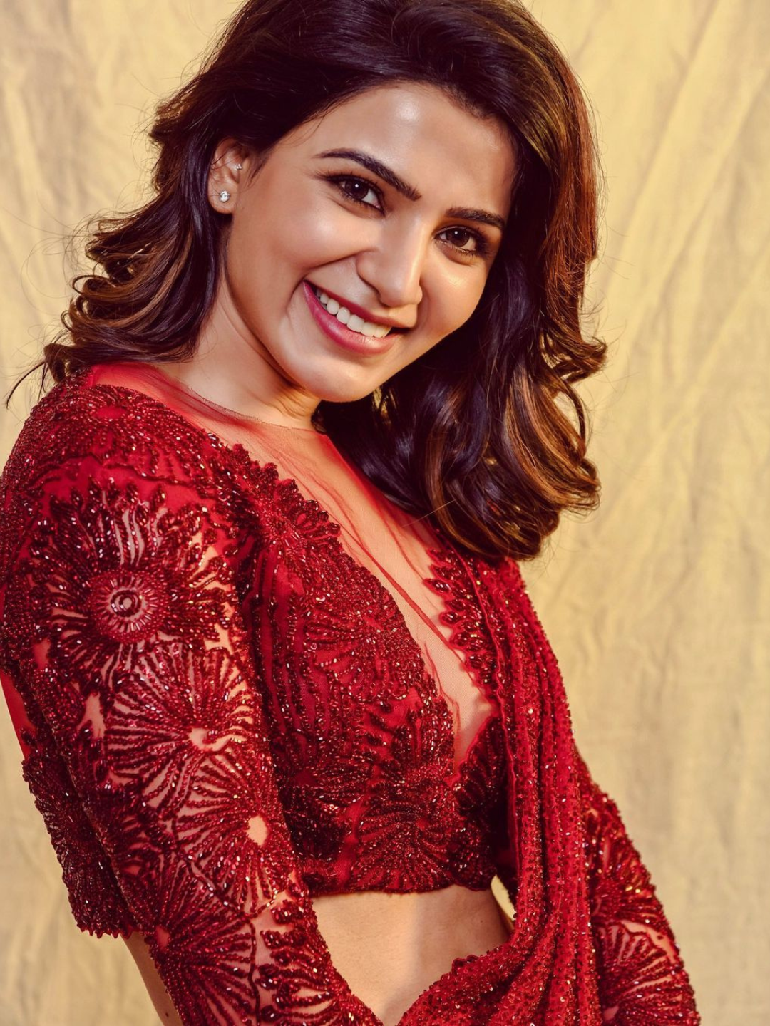साड़ी में अप्सरा सी खूबसूरत लगती हैं Samantha Ruth Prabhu