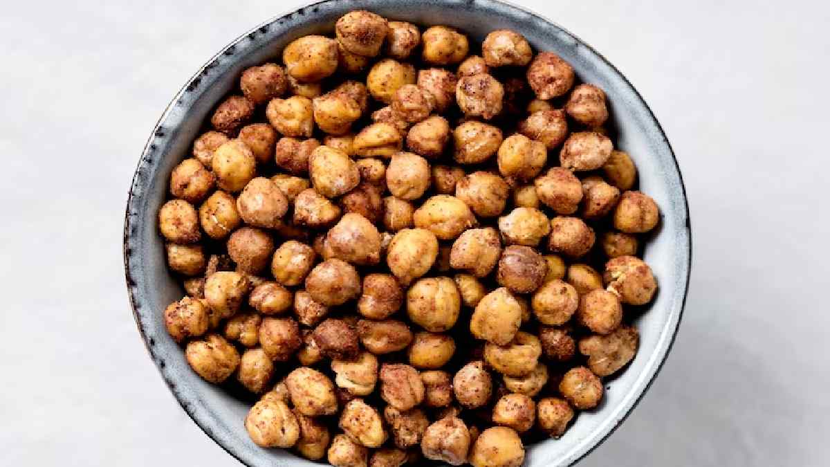 दूध में भिगोकर काले चने खाने के फायदे Kala Chana Soaked In Milk