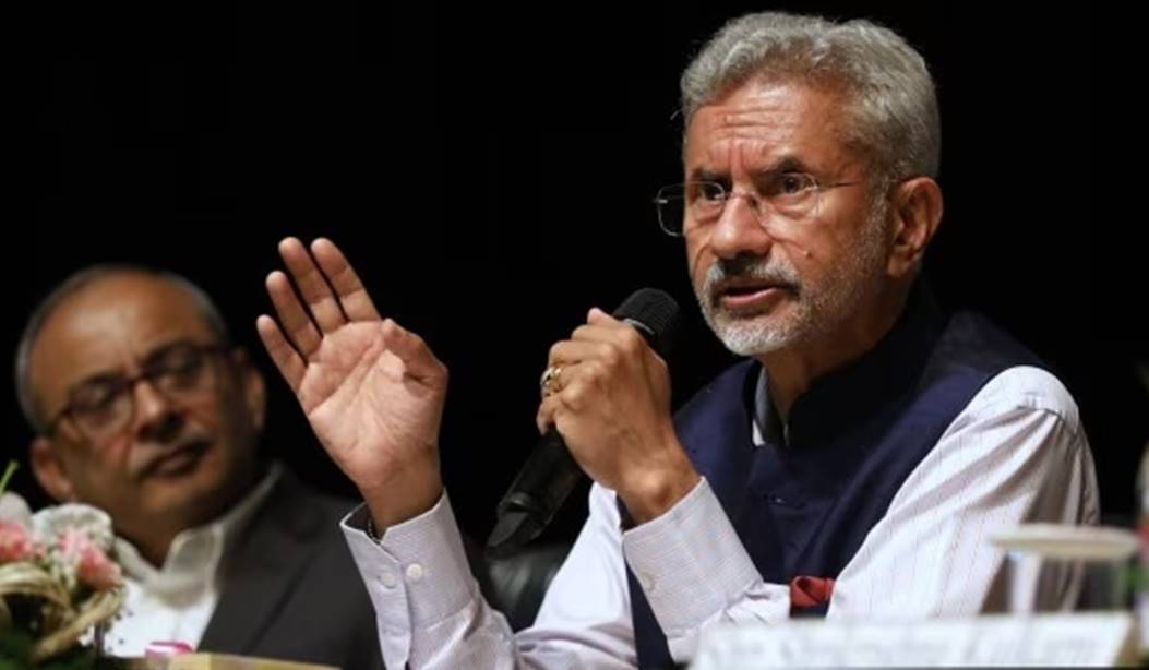 कतर में इंडियन नेवी के 8 पूर्व कर्मियों के परिवारों से मिले जयशंकर, मौत की सजा… - Jaishankar met families of 8 former Indian Navy personnel in Qatar, death row...