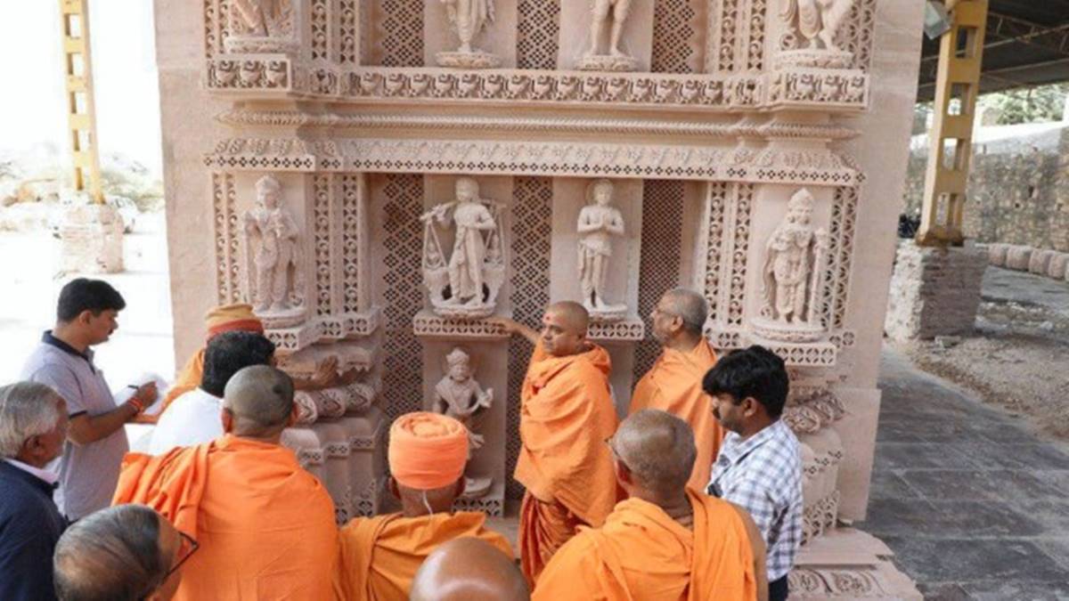 PM Narendra Modi inagurate Hindu Temple in Abu Dhabi BAPS Swaminarayan  Sanstha Hindu temple in Abu Dhabi outside India - अयोध्या के बाद इस मुस्लिम  देश में मंदिर का उद्घाटन करेंगे PM