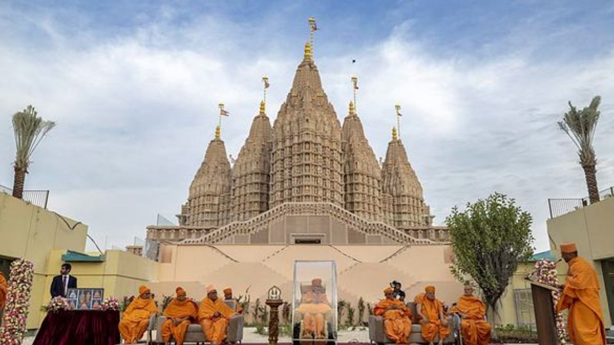 UAE में कुछ ही देर में पहले हिंदू मंदिर का उद्घाटन, PM मोदी का हुआ जोरदार स्वागत | Jansatta
