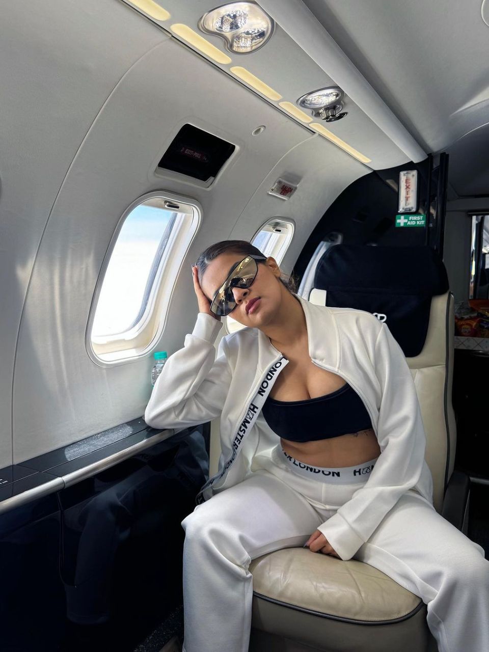 Avneet Kaur became the owner of a private jet at the age of 22: फ्लाइट में  दिखा अवनीत कौर का किलर लुक