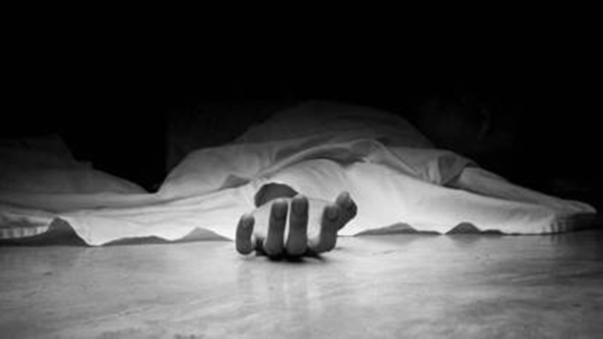 Raipur News: रायपुर में पेड़ पर लटकी मिली युवक की लाश, आत्महत्या की आशंका, जांच में जुटी पुलिस