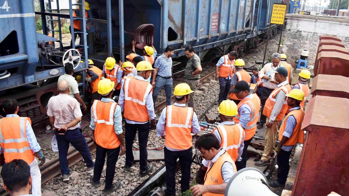 prayagraj derailed goods train