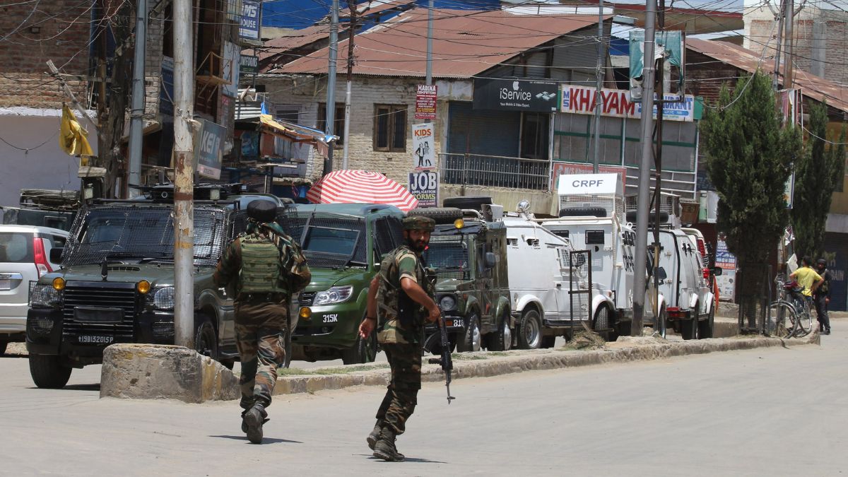 Blast in Sopore Baramulla Kashmir today news in hindi Jansatta