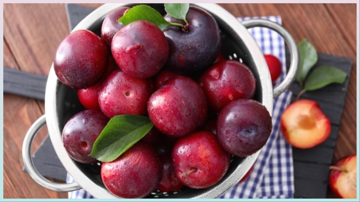 Plum uses benefits for skin in hindi आलूबुखारा से बनाएं स्किन के लिए