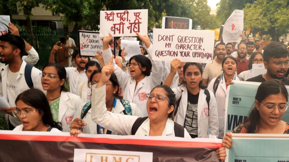 Kolkata Rape Case Doctor Father says lost trust in mamata banerjee mother  advices west bengal people - Kolkata Rape Case: 'खत्म हो गया ममता बनर्जी  में विश्वास', डॉक्टर के पिता ने बेटी