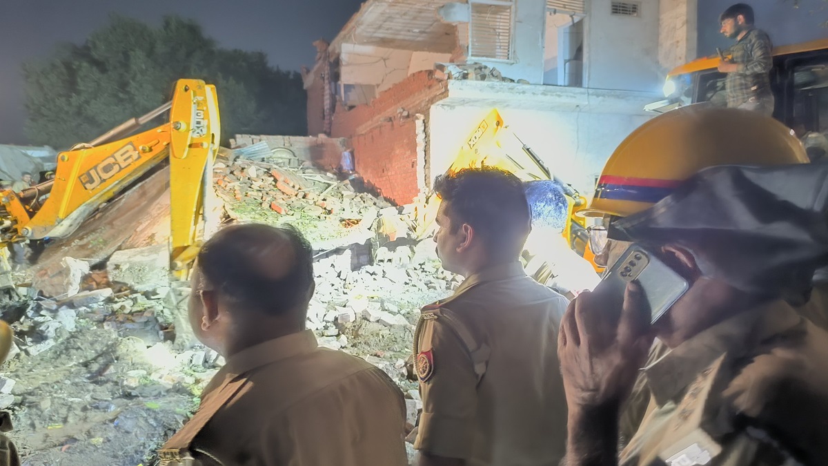 फिरोजाबाद की पटाखा फैक्ट्री में विस्फोट, 5 की मौत, कई किमी दूर तक सुनाई दी  आवाज | Jansatta