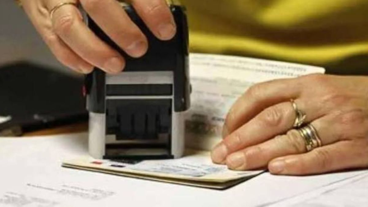 EB-5 Visa: अमेरिका का ग्रीन कार्ड हासिल करना चाहते हैं तो इस वीजा के लिए करें अप्लाई, तुरंत क्लियर हो जाएगी एप्लीकेशन