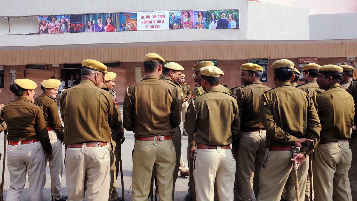 बीकानेर में ड्रग माफियाओं पर बड़ा क्रैकडाउन, 200 पुलिसवालों ने एक साथ 30 जगहों पर मारे छापे 
