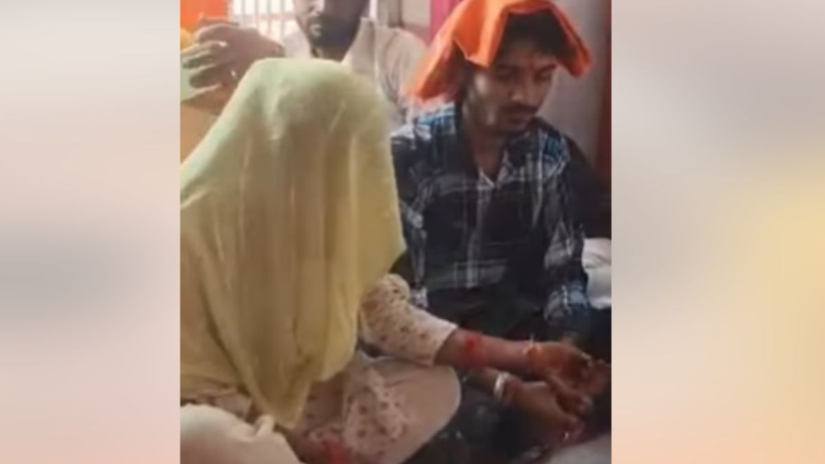 Shahjahanpur News: मुस्लिम युवतियों ने अपना लिया सनातन धर्म, सात फेरे लेकर किया विवाह, साध्वी प्राची ने दिया आशीर्वाद