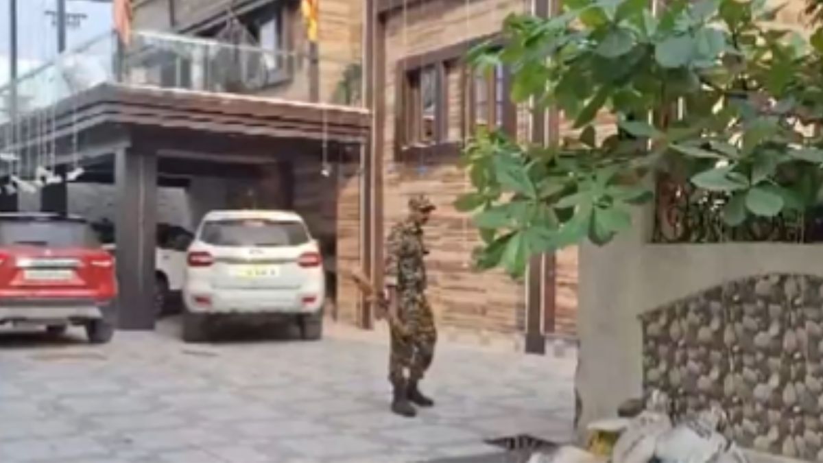 income tax Raid at house of CM Hemant Soren personal advisor sunil  Srivastava Jharkhand chunav -झारखंड चुनाव से पहले Income Tax का एक्शन, CM  हेमंत सोरेन के पर्सनल सेक्रेटरी के घर छापेमारी |