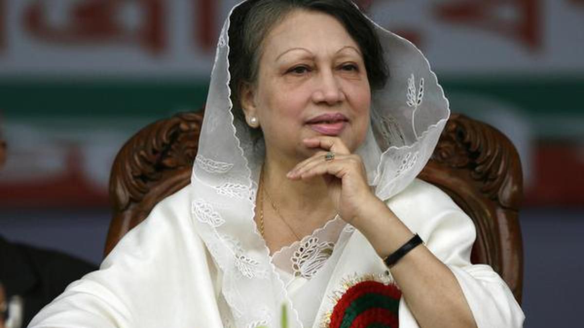bangladesh former prime minister khaleda zia leaves country after sheikh hasina to undergo treatment in London- पहले शेख हसीना ने छोड़ा देश और अब खालिदा जिया भी लंदन रवाना, जानें क्या है