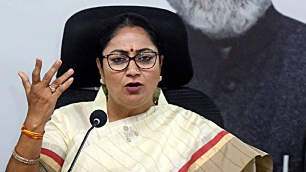 अब 1.50 लाख रुपये तक के मोबाइल फोन खरीद सकेंगी दिल्ली की सीएम, सरकार ने  बढ़ाई लिमिट- Delhi ministers CM can buy expensive mobile phones as govt  revises ceiling | Jansatta