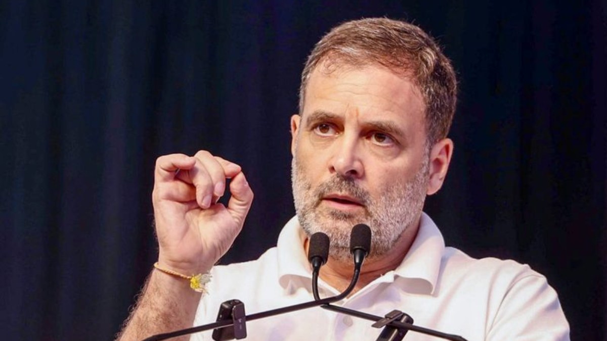 rahul gandhi on piyush goyal pm modi bow donald trump over india us tariff deal news - 'PM मोदी ट्रंप के आगे झुक जाएंगे', भारत-अमेरिका टैरिफ डील पर राहुल गांधी का केंद्र